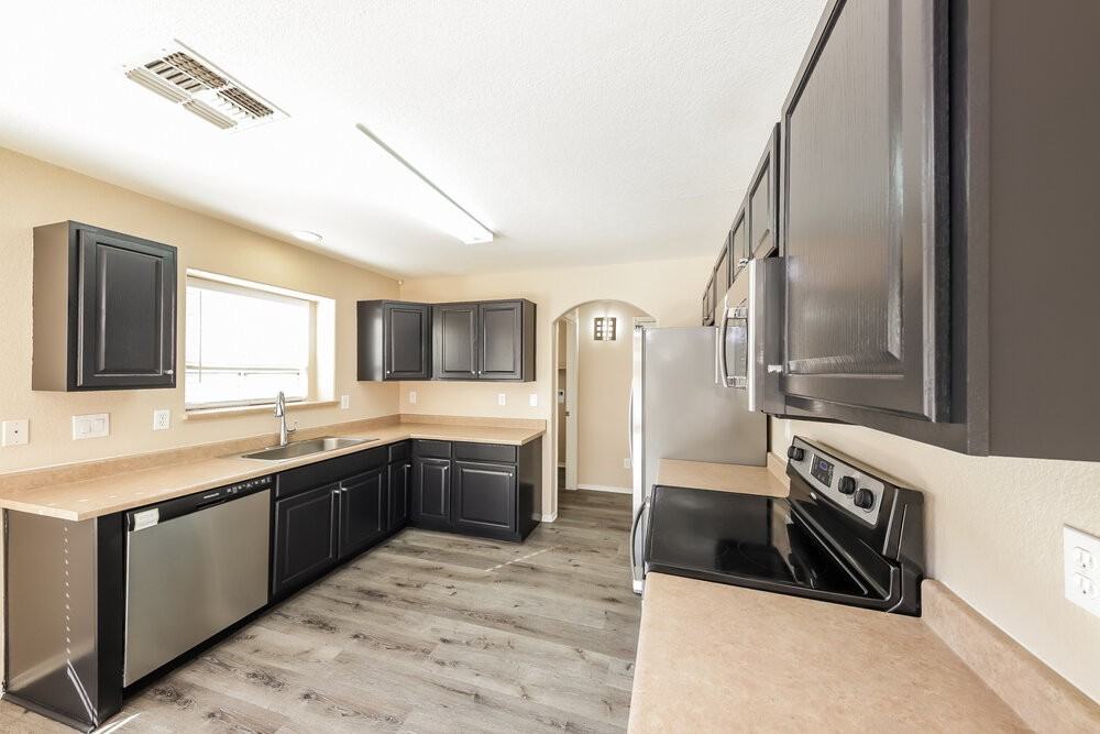 12623 W Windsor Blvd - Photo 7 of 17