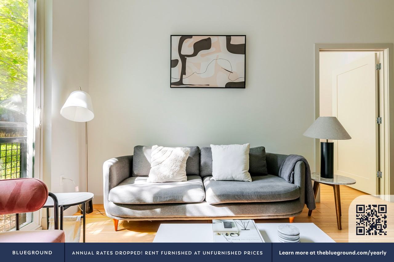 320 D Street - Photo 4 of 43