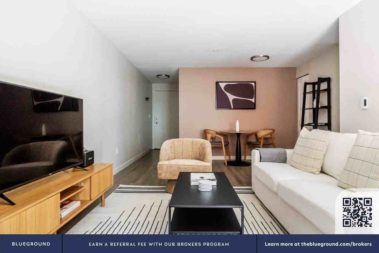 526 Yale Ave N #877 - Photo 5 of 30