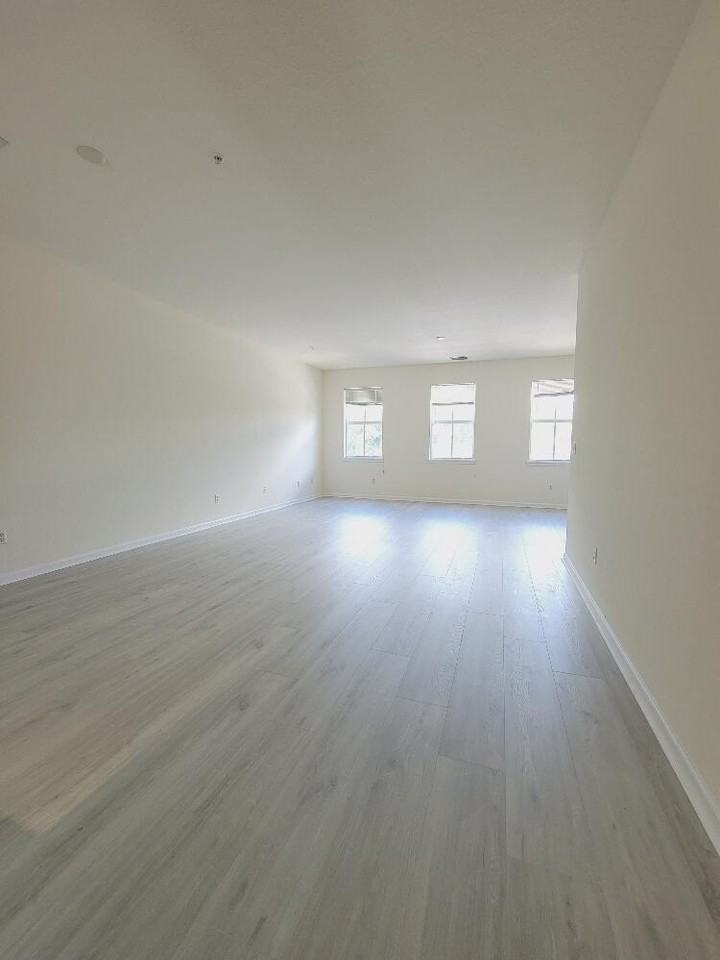 221 Greenwich Circle - Photo 4 of 14