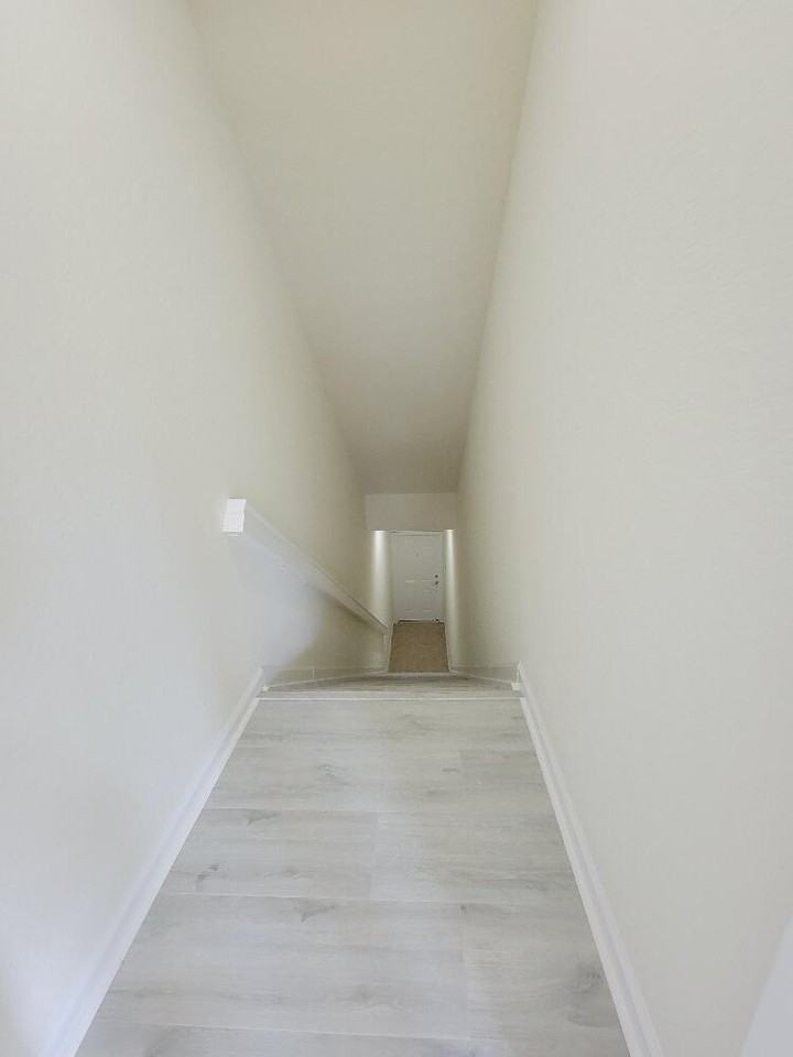 221 Greenwich Circle - Photo 5 of 14