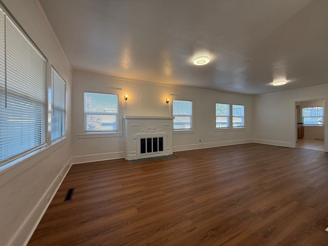 3670 39th Ave - Photo 3 of 12