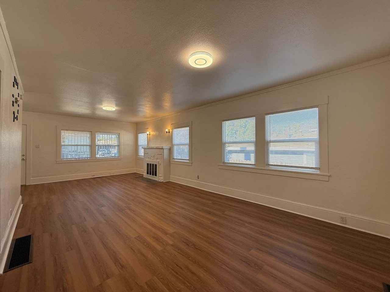 3670 39th Ave - Photo 4 of 12