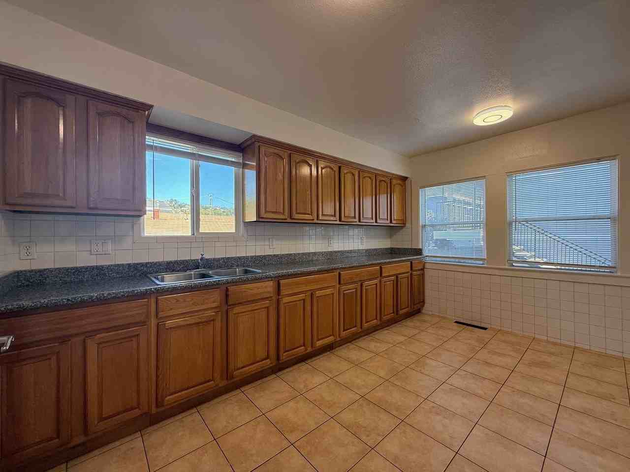 3670 39th Ave - Photo 5 of 12