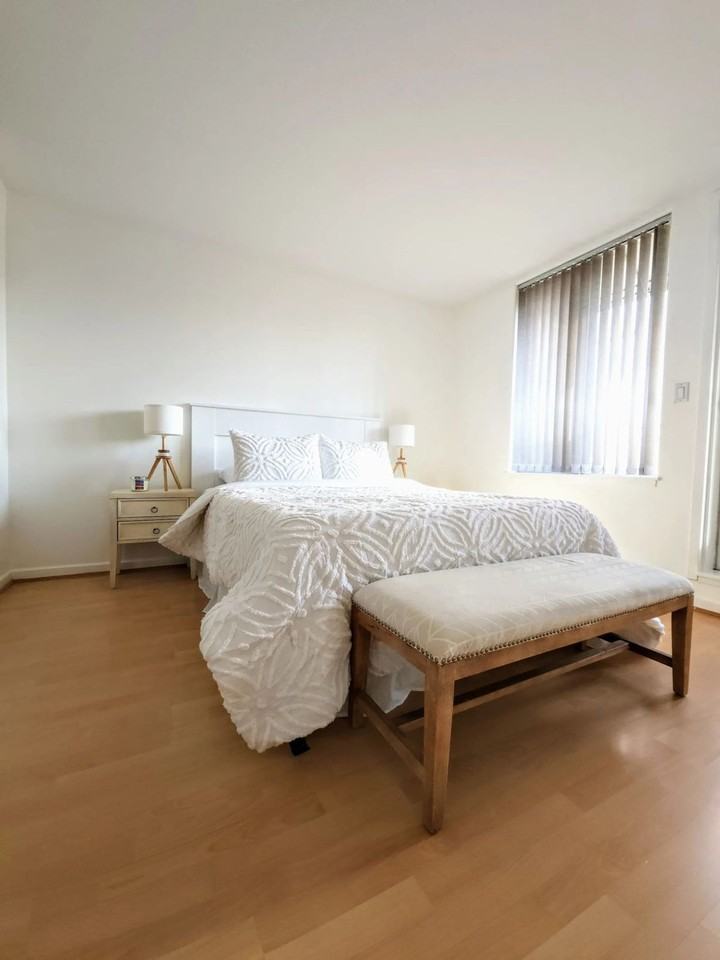 1979 Yew St #1255891P - Photo 4 of 11