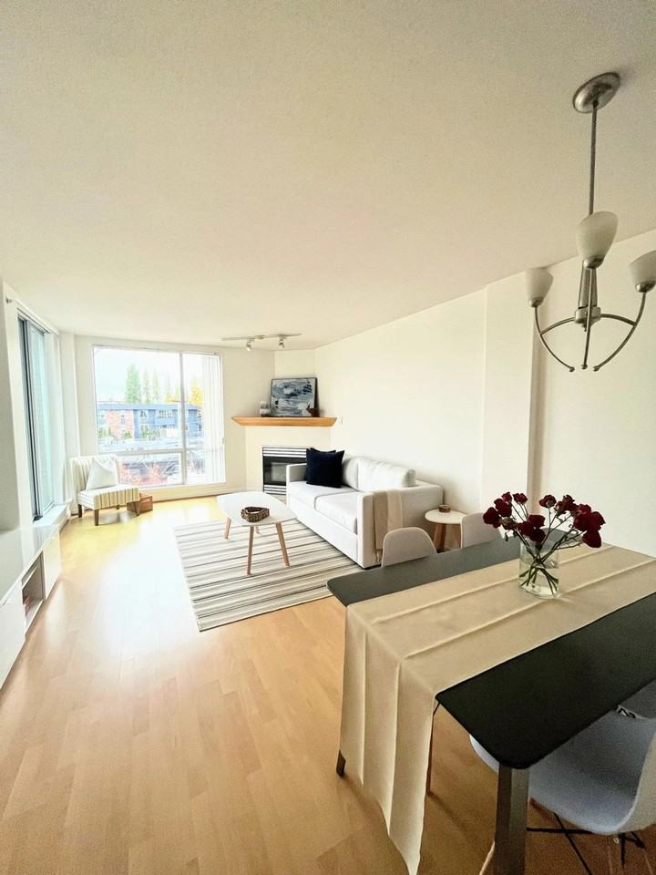 1979 Yew St #1255891P - Photo 7 of 11