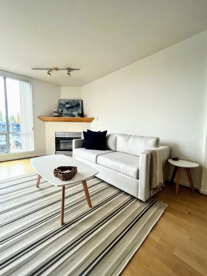 1979 Yew St #1255891P - Photo 5 of 11