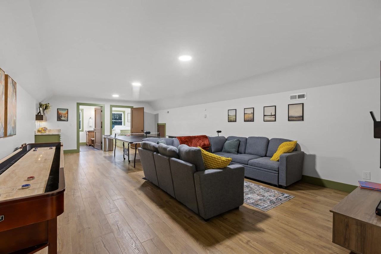 250 Mount Della Rd #1094258P - Photo 5 of 50