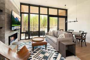 featured image of 4 Boathouse Way