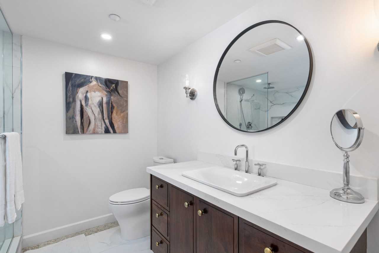 909 Burrard St #1259266P - Photo 6 of 38