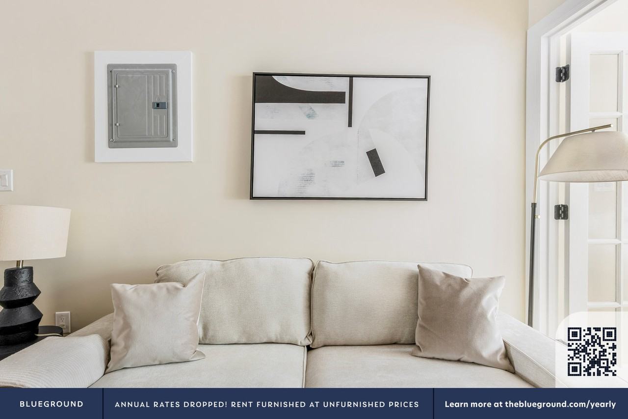 251 W 18th St #2060 - Photo 3 of 23