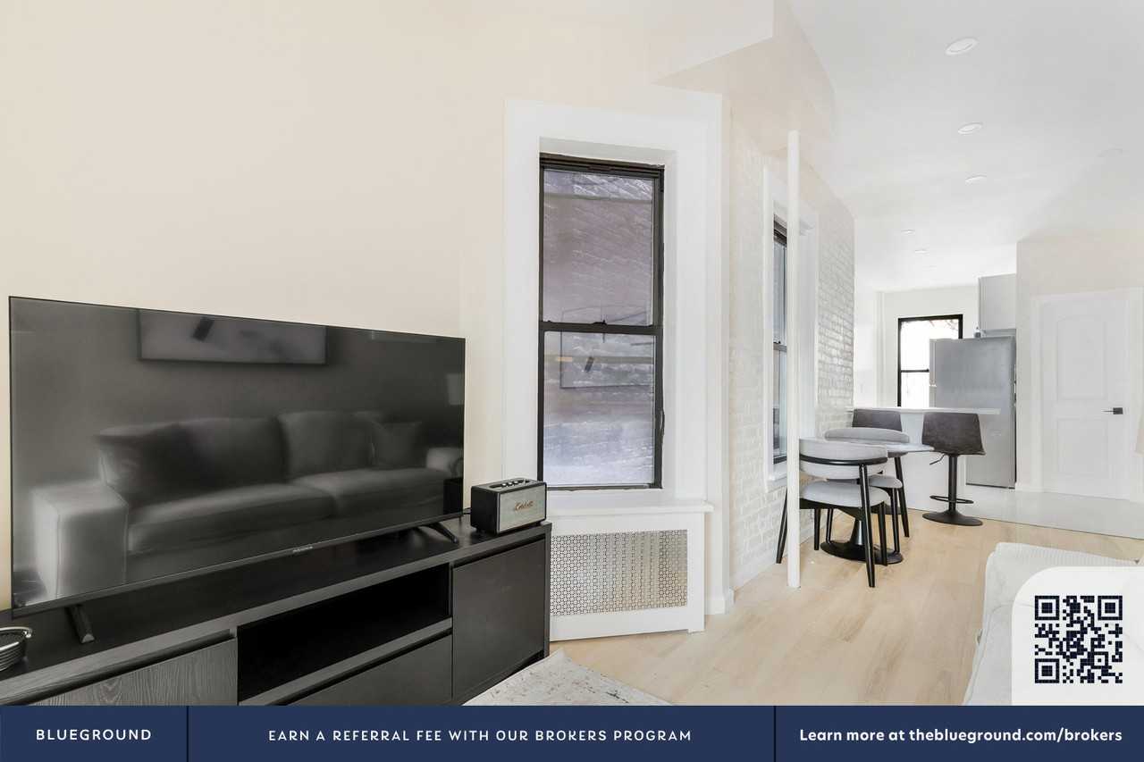 251 W 18th St #2060 - Photo 4 of 23