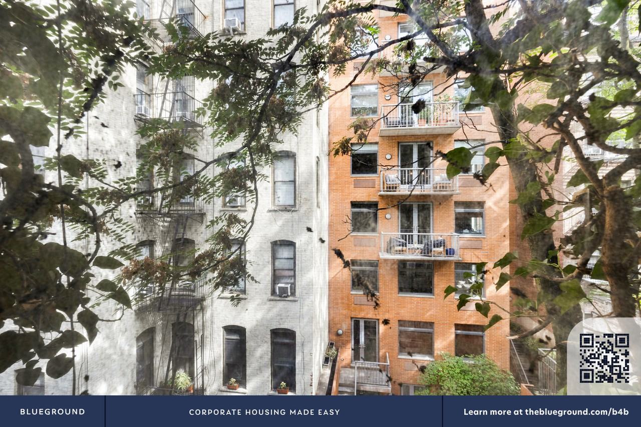 251 W 18th St #2060 - Photo 5 of 23