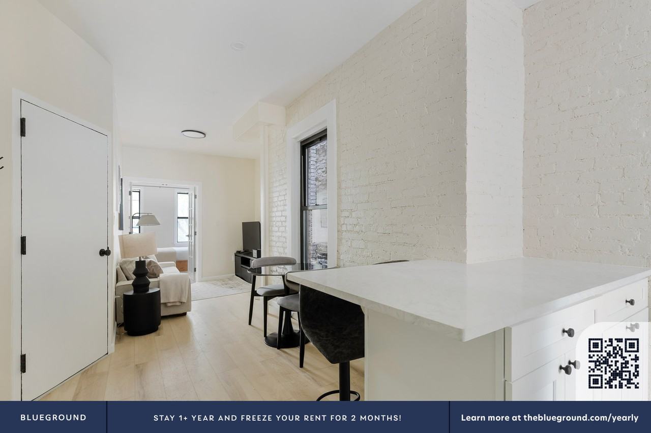 251 W 18th St #2060 - Photo 7 of 23