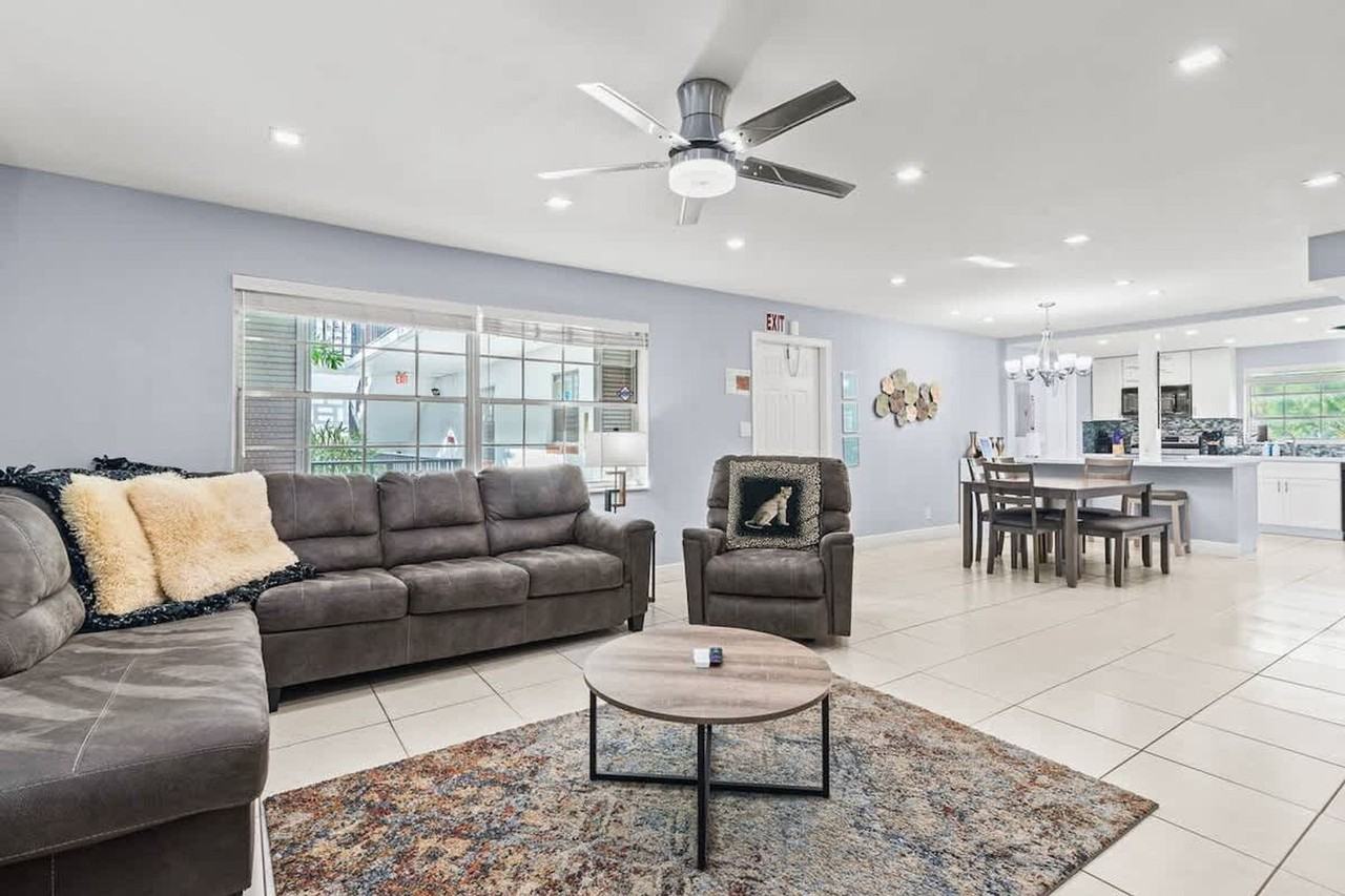 2424 Ne 9th St #1323138P - Photo 4 of 27