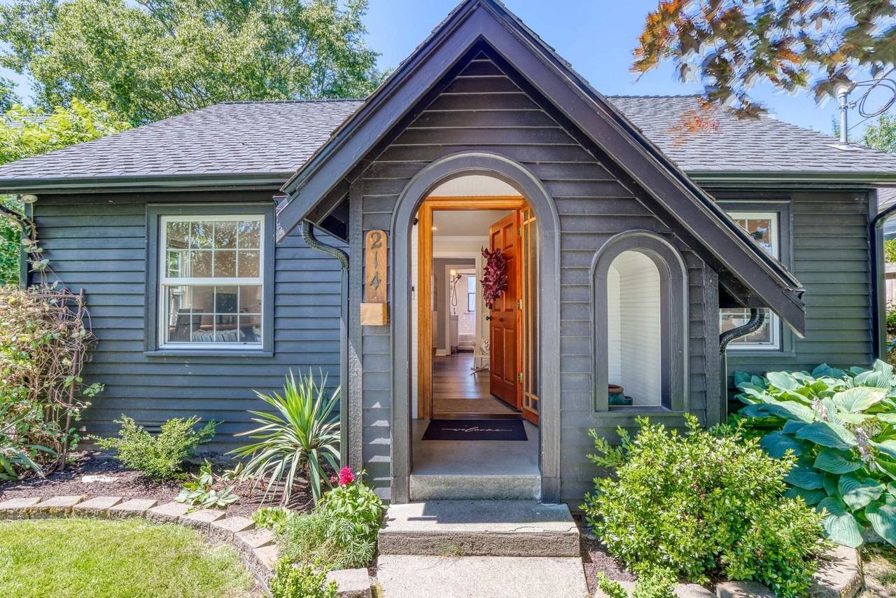 214 Avenue F #1324059P - Photo 7 of 50