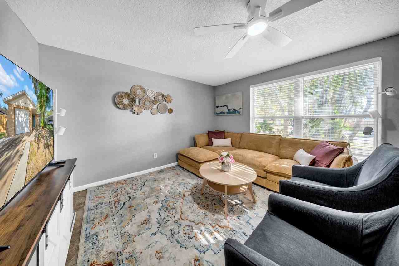 779 34th St Se #1319966P - Photo 3 of 50