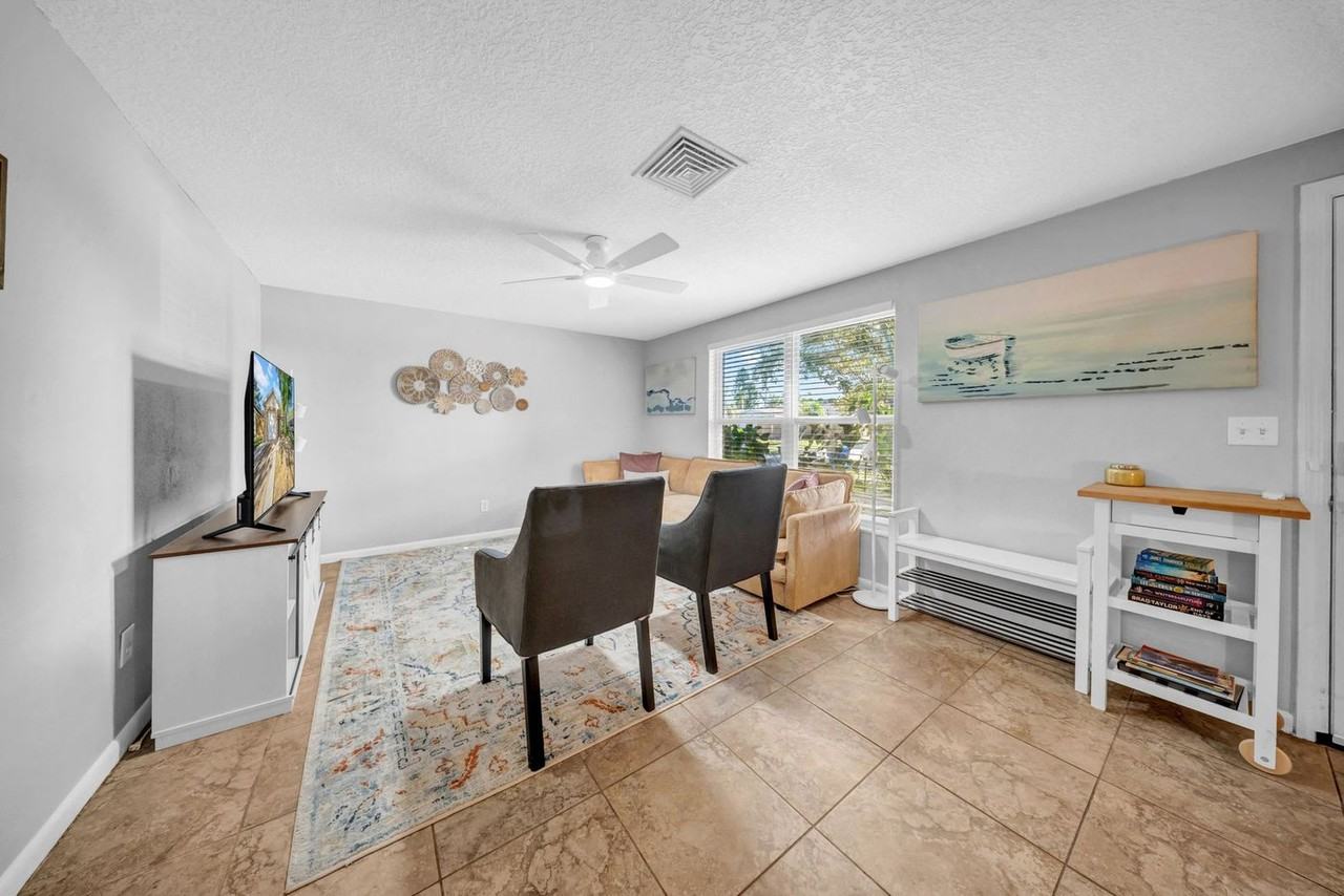 779 34th St Se #1319966P - Photo 4 of 50