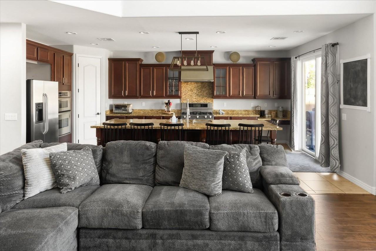 11533 N 150th Ln #1319939P - Photo 7 of 50