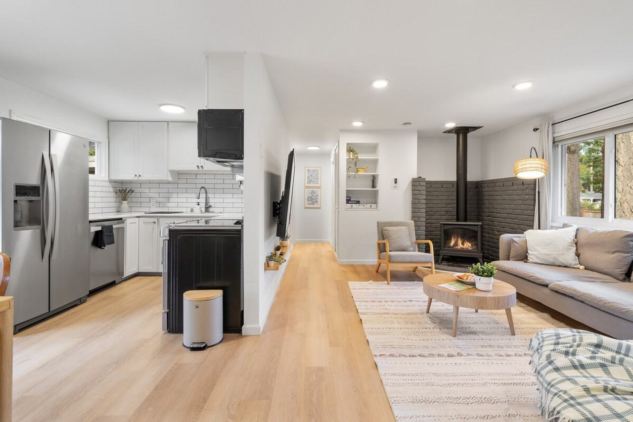 23006 63rd Ave W #1324819P - Photo 5 of 34