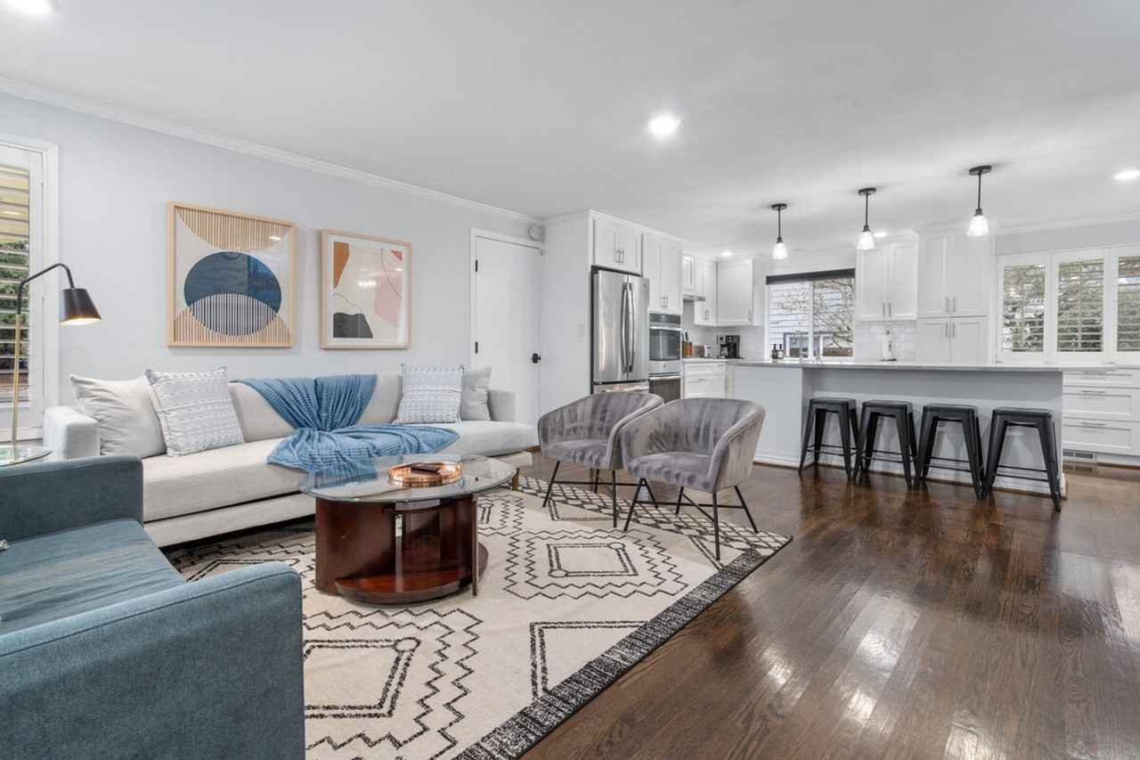 14813 Northeast 15th Place #1324829P - Photo 4 of 30