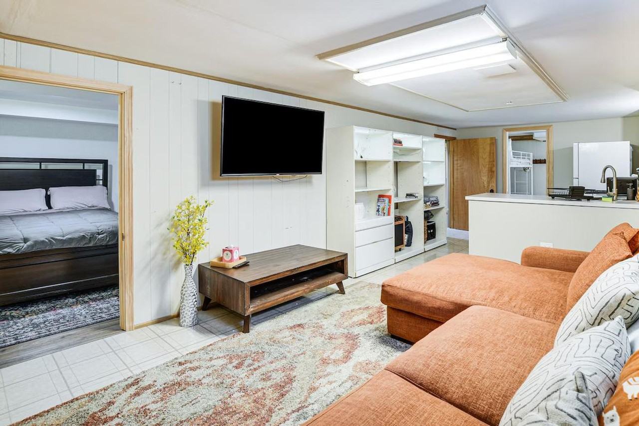 1512 Mulford St #1306466P - Photo 3 of 25