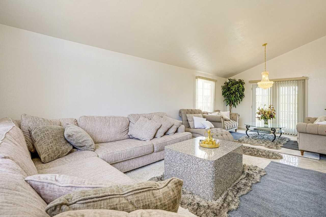 172 Goldenrod Dr #1305039P - Photo 3 of 33