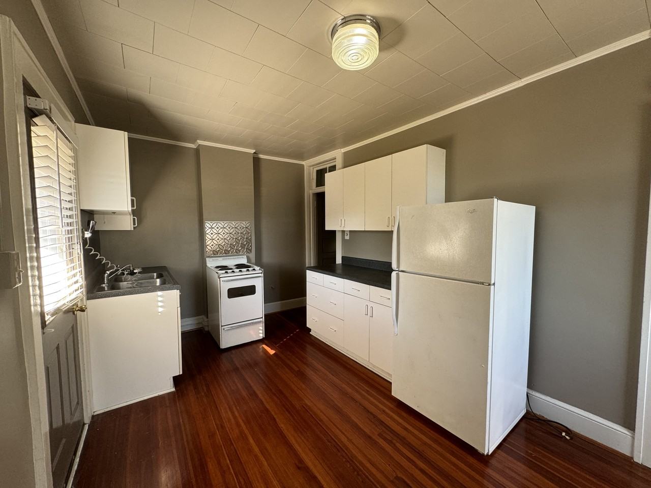 120 S Spruce St - Photo 2 of 17