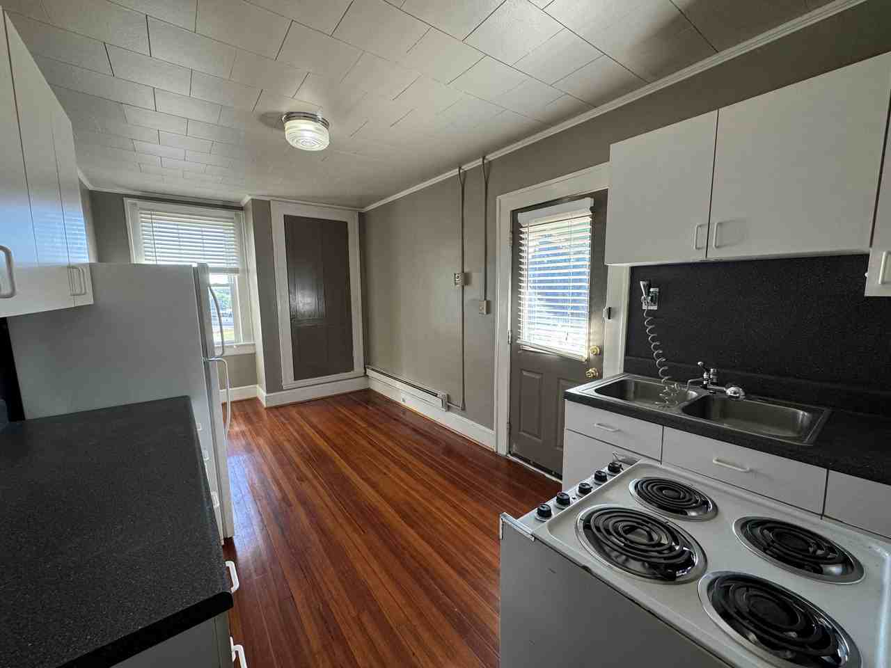 120 S Spruce St - Photo 3 of 17