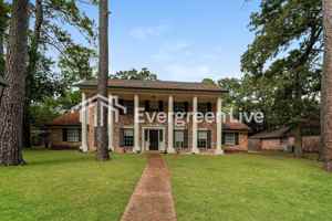 featured image of 8010 Oak Moss Dr