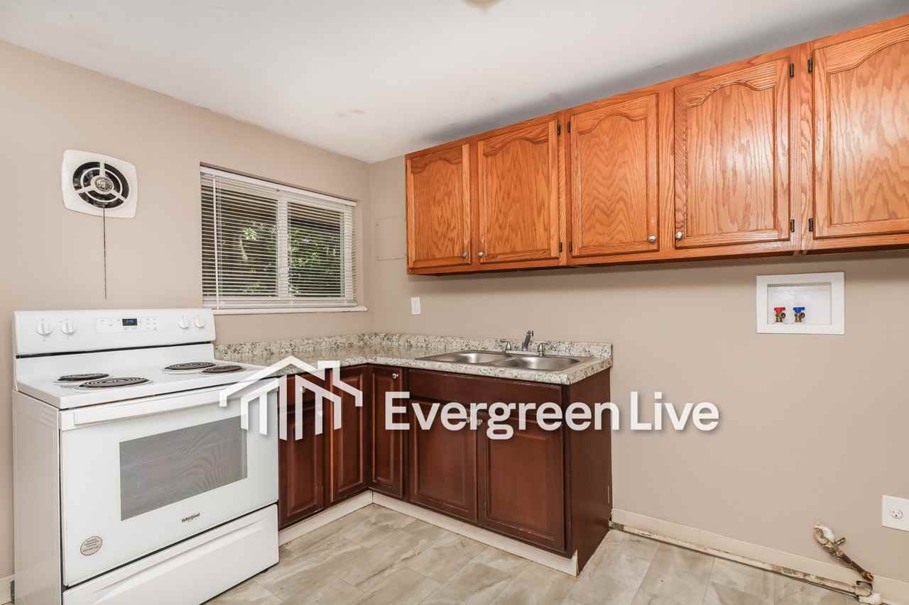 4606 Winchester Dr - Photo 5 of 16