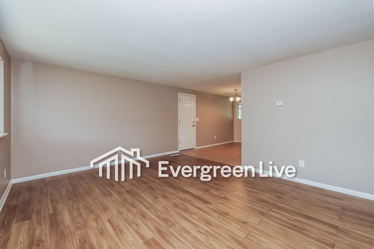 6469 Hemingway Rd - Photo 5 of 16