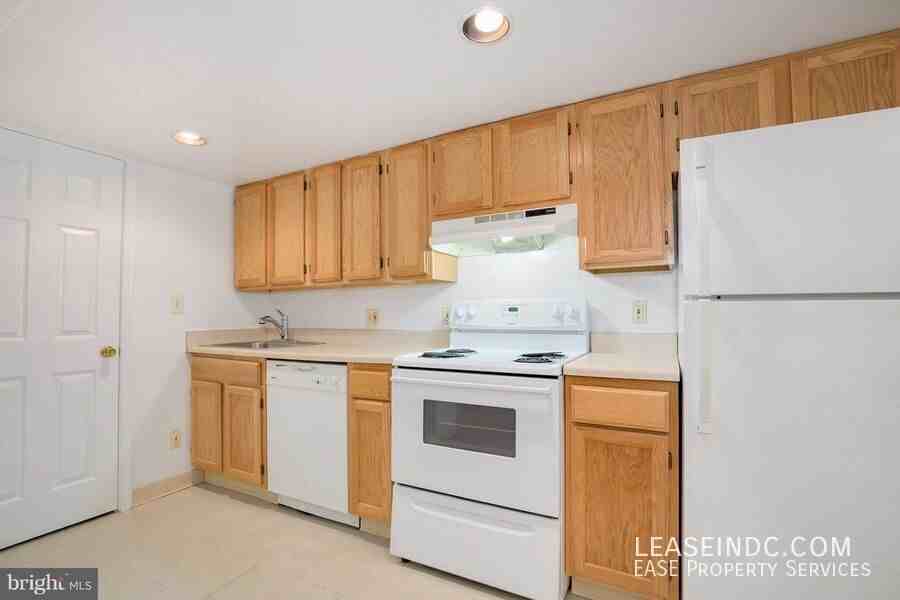 29 T St Nw #2 - Photo 4 of 11