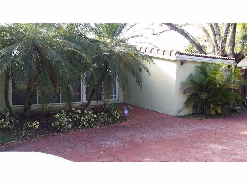 1455 Southwest 18th Avenue - Photo 3 of 7