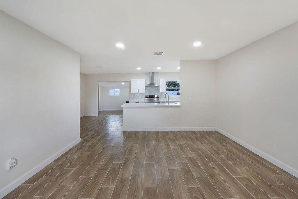 710 Cayuga Street - Photo 3 of 19