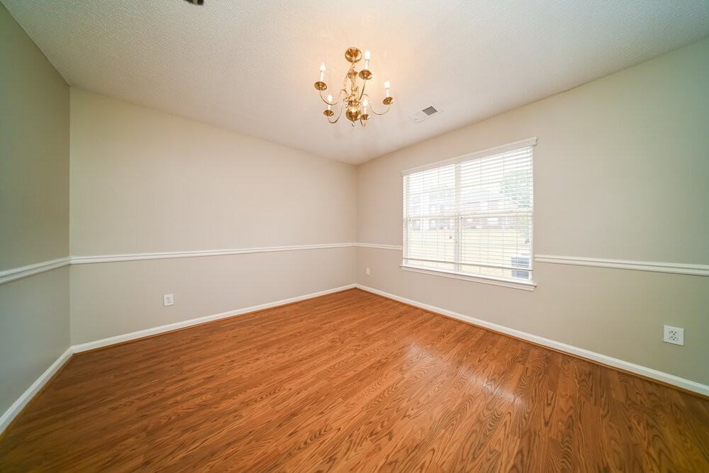 425 Canoga Ct - Photo 5 of 17