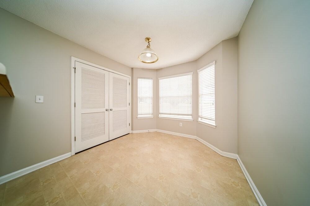 425 Canoga Ct - Photo 6 of 17