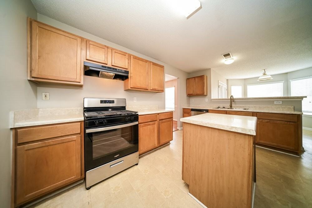 425 Canoga Ct - Photo 7 of 17
