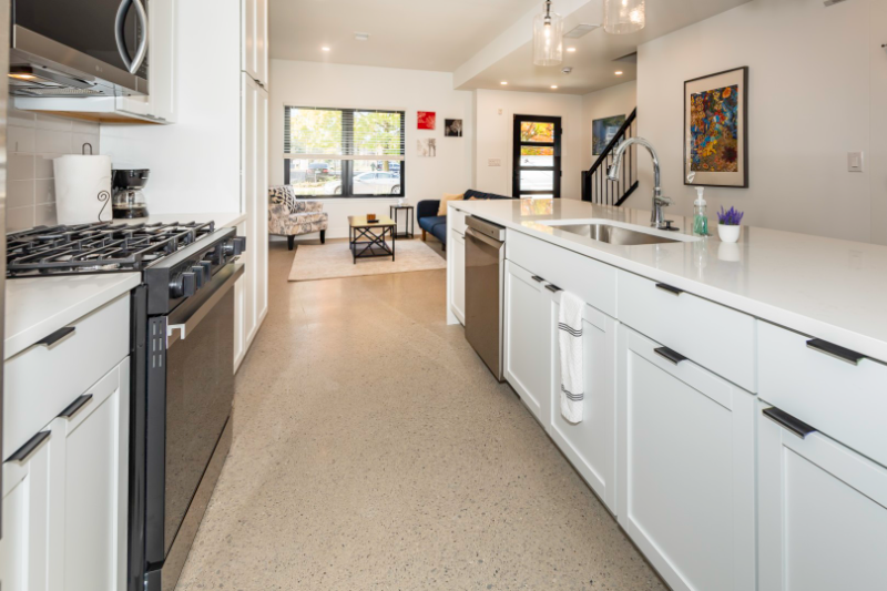 7540 Churchill St - Photo 4 of 42