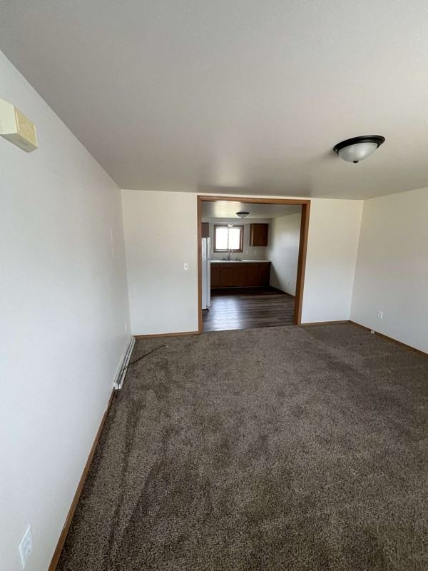 702 Steven Ave - Photo 2 of 9