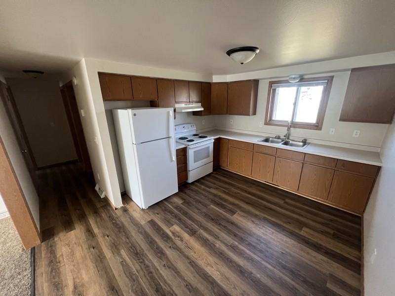 702 Steven Ave - Photo 3 of 9