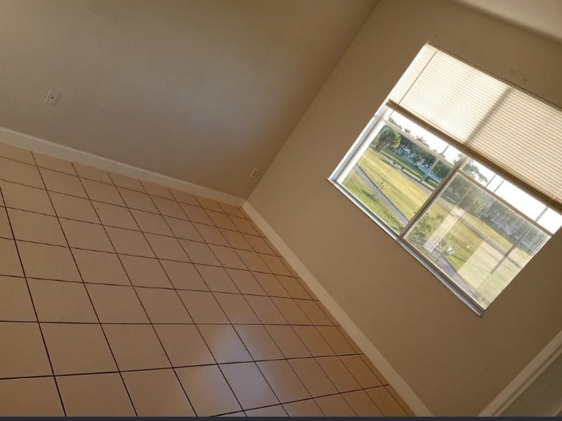 17720 Nw 67th Ave - Photo 5 of 7