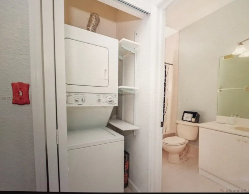 17720 Nw 67th Ave - Photo 6 of 7