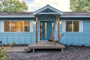 featured image of 815 Waverly Pl