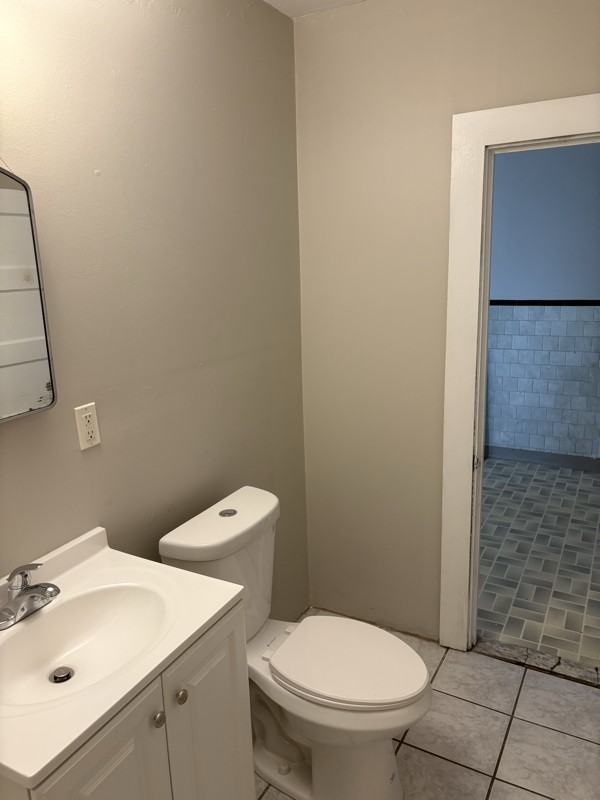 528 Stanley St #1 - Photo 5 of 11