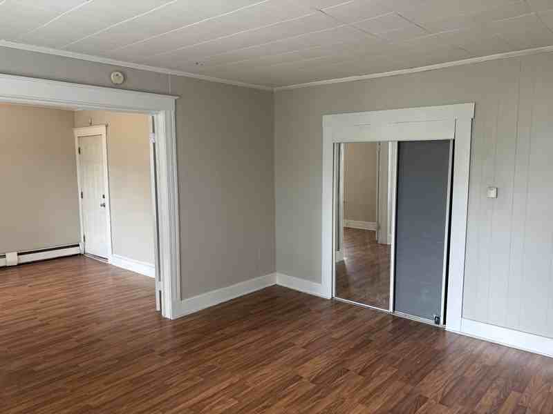 528 Stanley St #1 - Photo 7 of 11