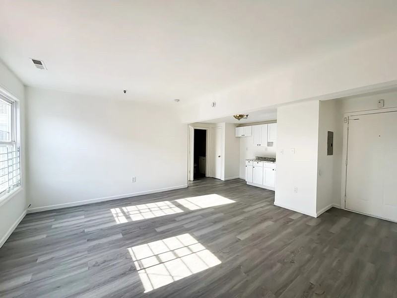 345 Washington St #D - Photo 2 of 5