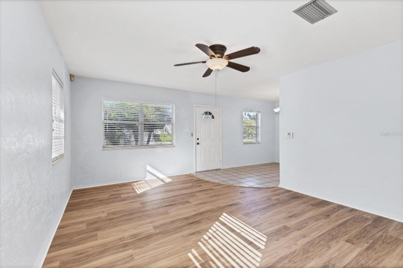 2803 10th Ave W - Photo 2 of 20