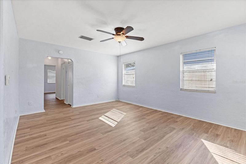 2803 10th Ave W - Photo 3 of 20