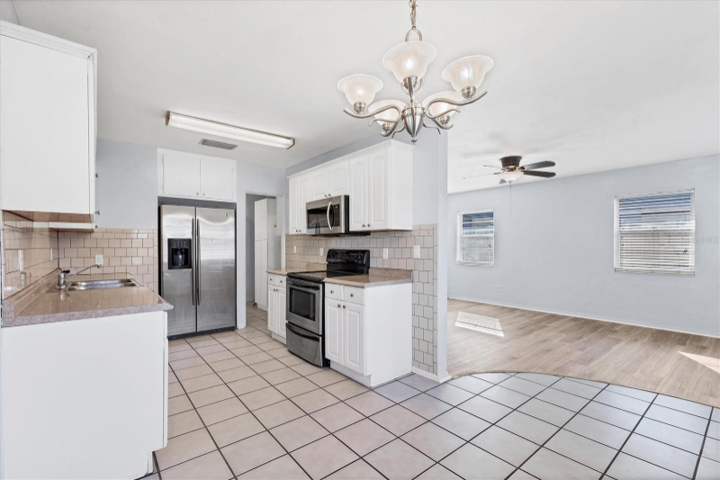 2803 10th Ave W - Photo 4 of 20